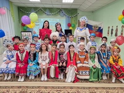 Игровая программа "Вместе дружная семья"